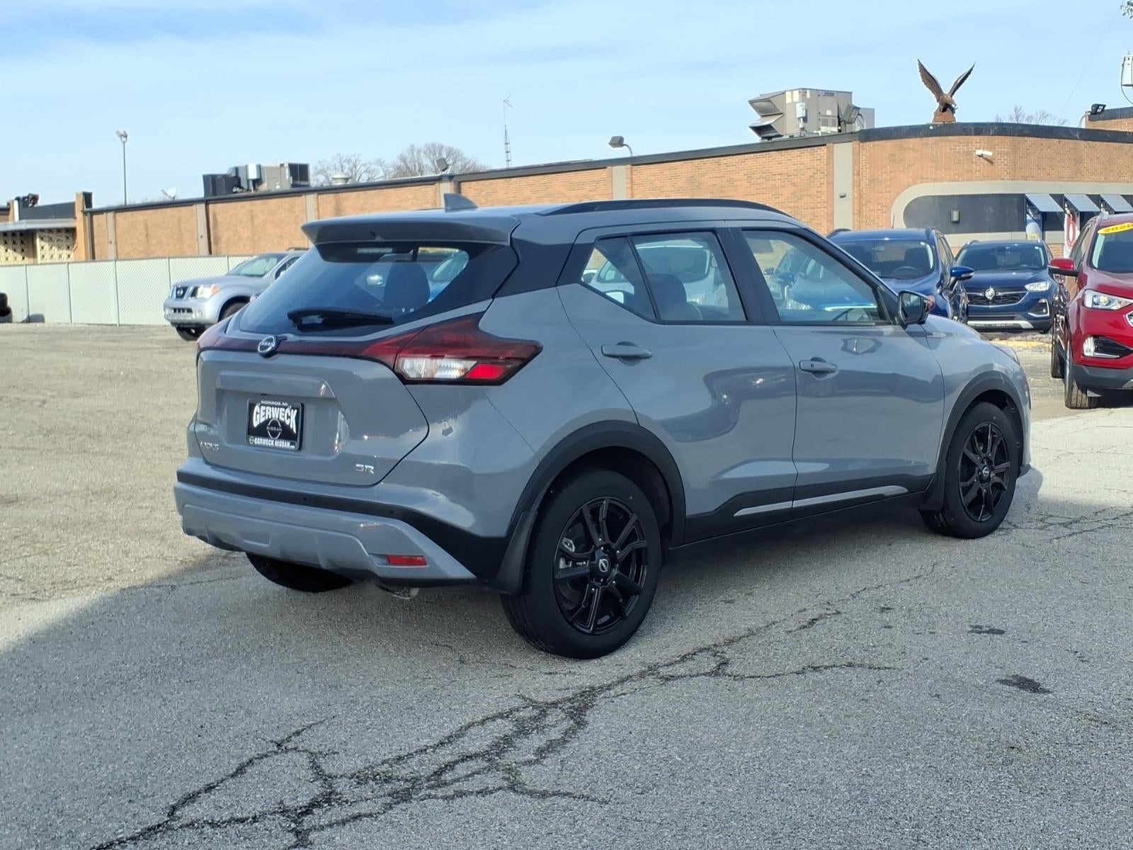 2023 Nissan Kicks SR