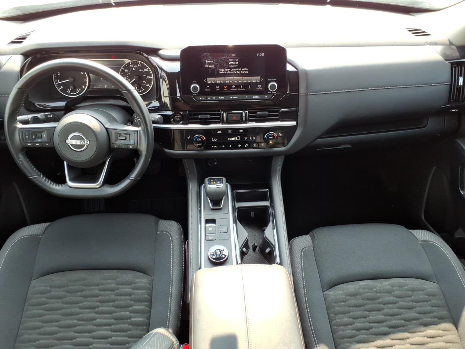 2025 Nissan Pathfinder SV