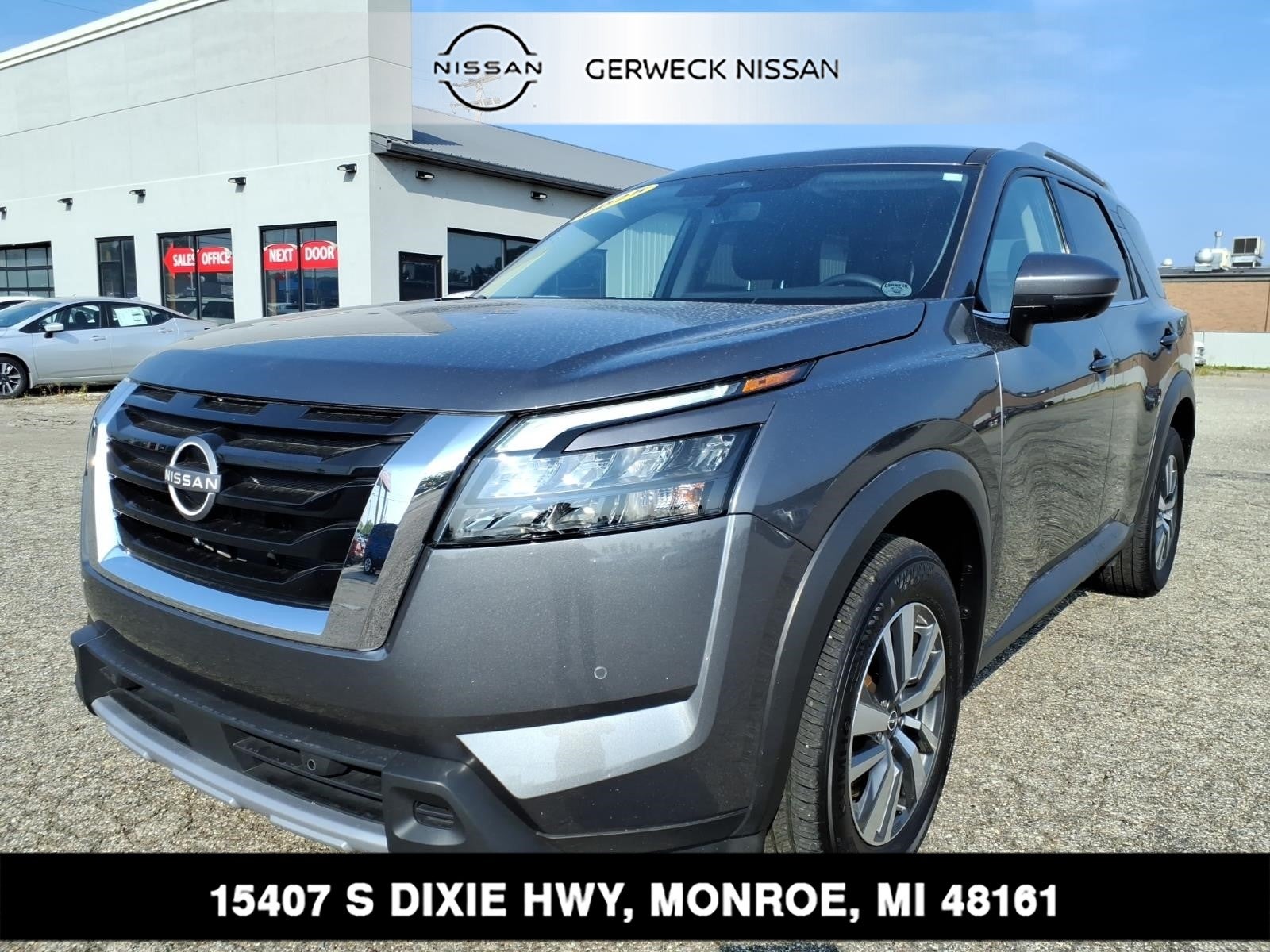 2025 Nissan Pathfinder SL