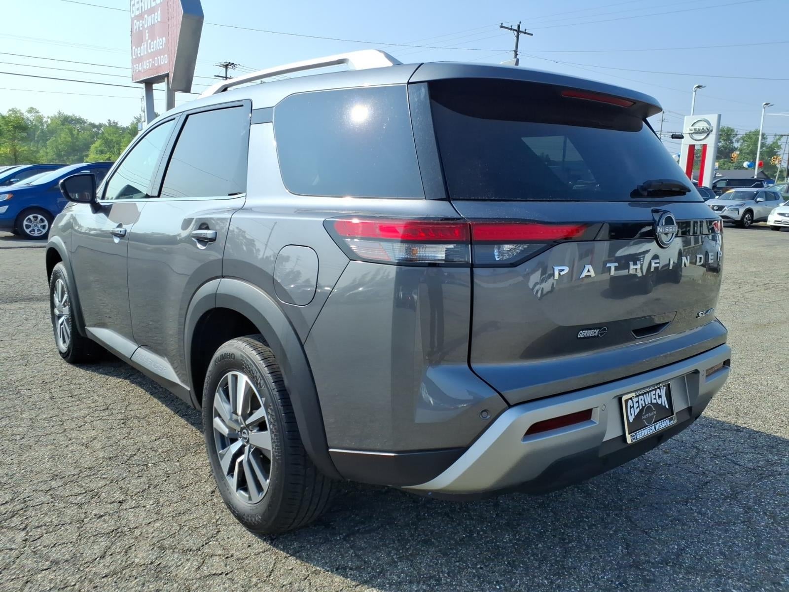 2025 Nissan Pathfinder SL