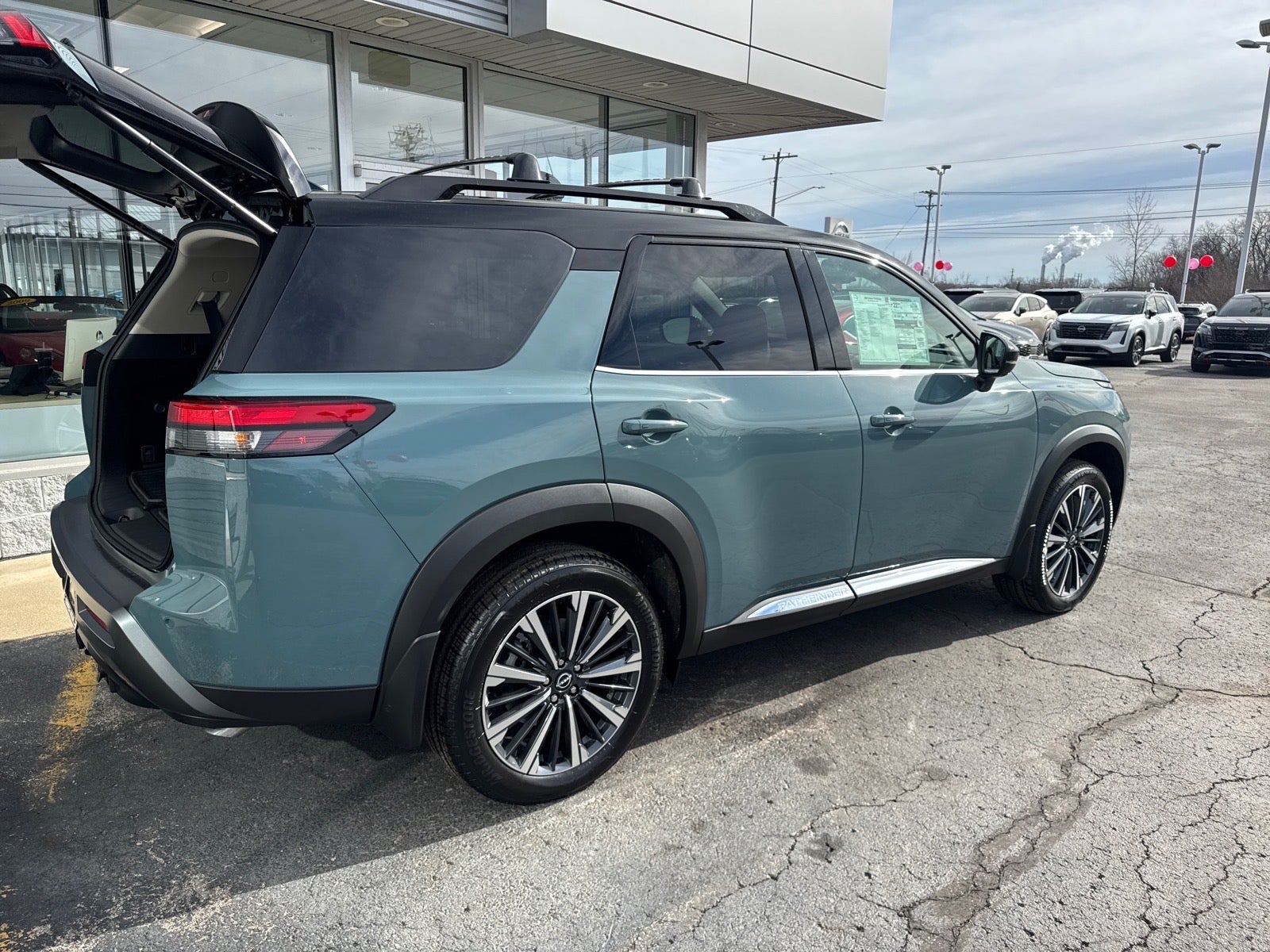 2026 Nissan Pathfinder PLATINUM 4WD